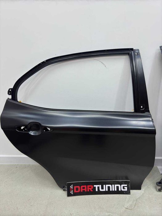 Задняя правая дверь камри 70