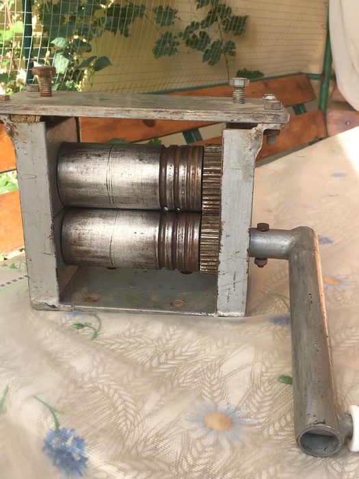 Вальцы ювелирные. Длина валиков. 13 см. Параметры вальцов 22 х 17