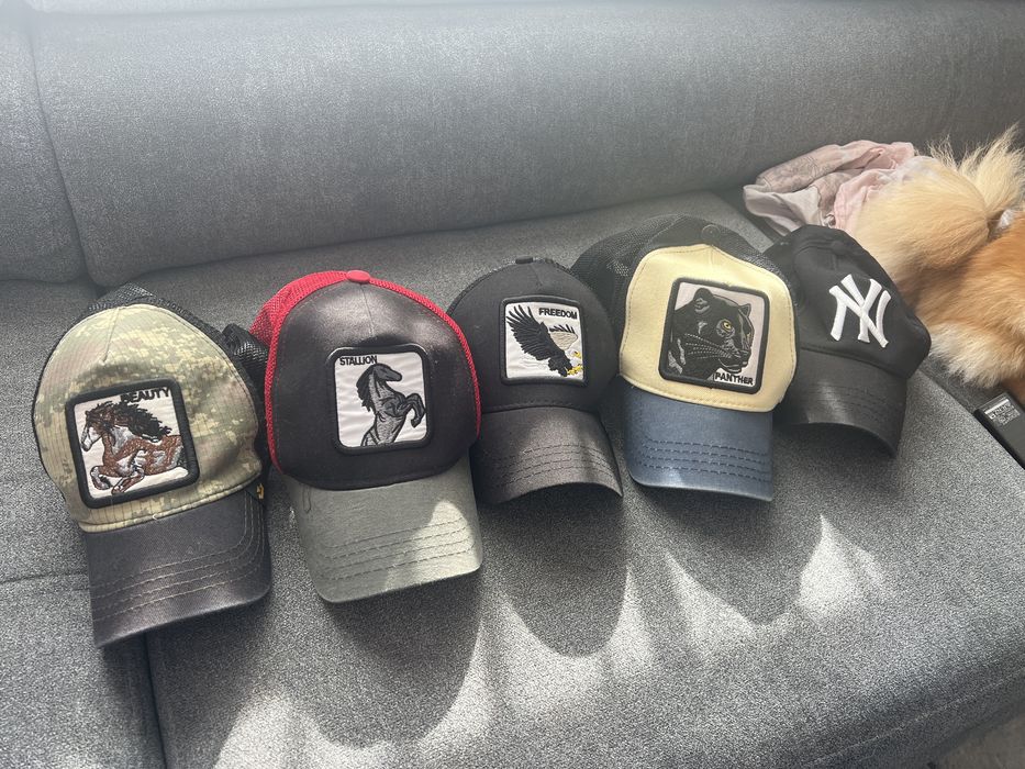 Продавам слънчеви шапки