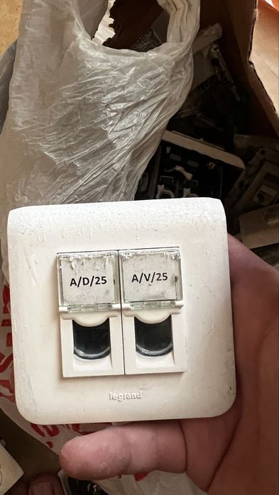 Продам б.у сетевые розетки Legrand (25шт)