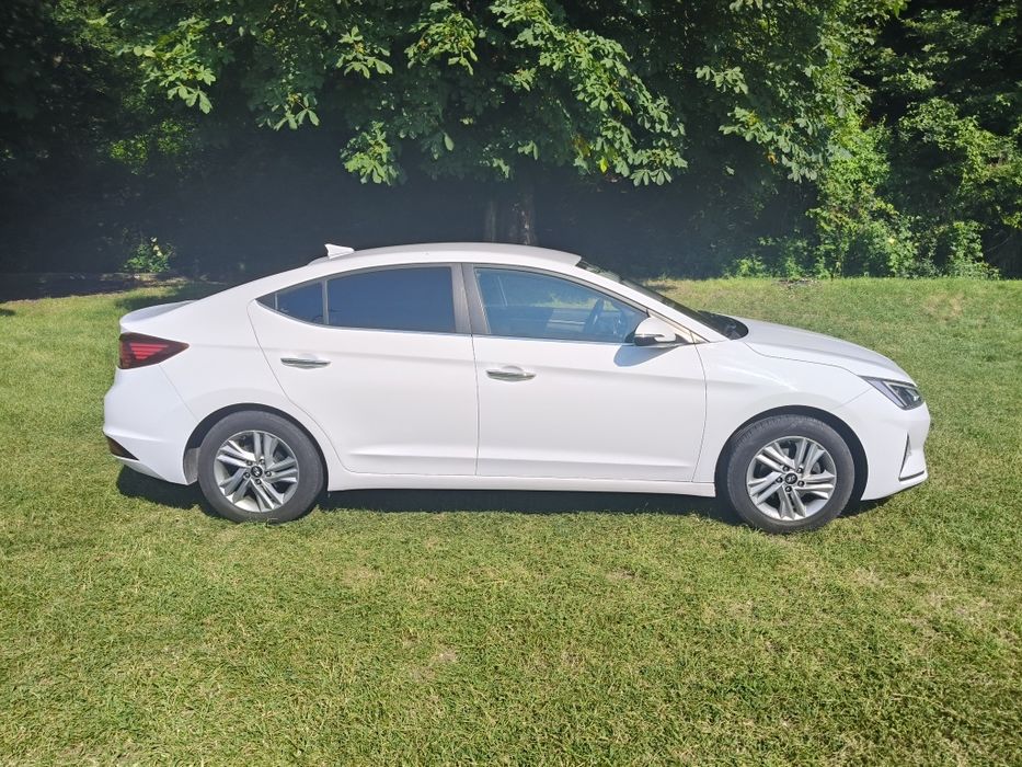 Vând Hyundai Elantra