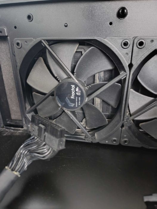 Fractal Design Define 7 (Black Solid) + Corsair TX750M
