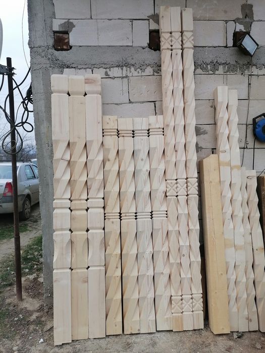 Vand stalpi lucrati manual din lemn de brad