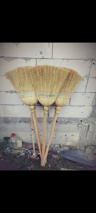 Vând maturi confecționate din sorg