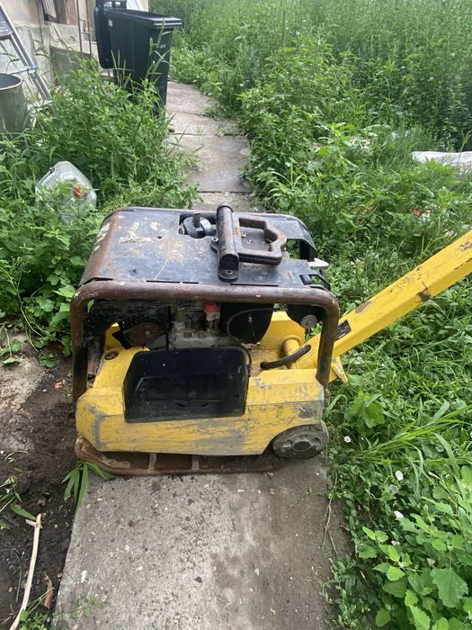 Compactor vibrați