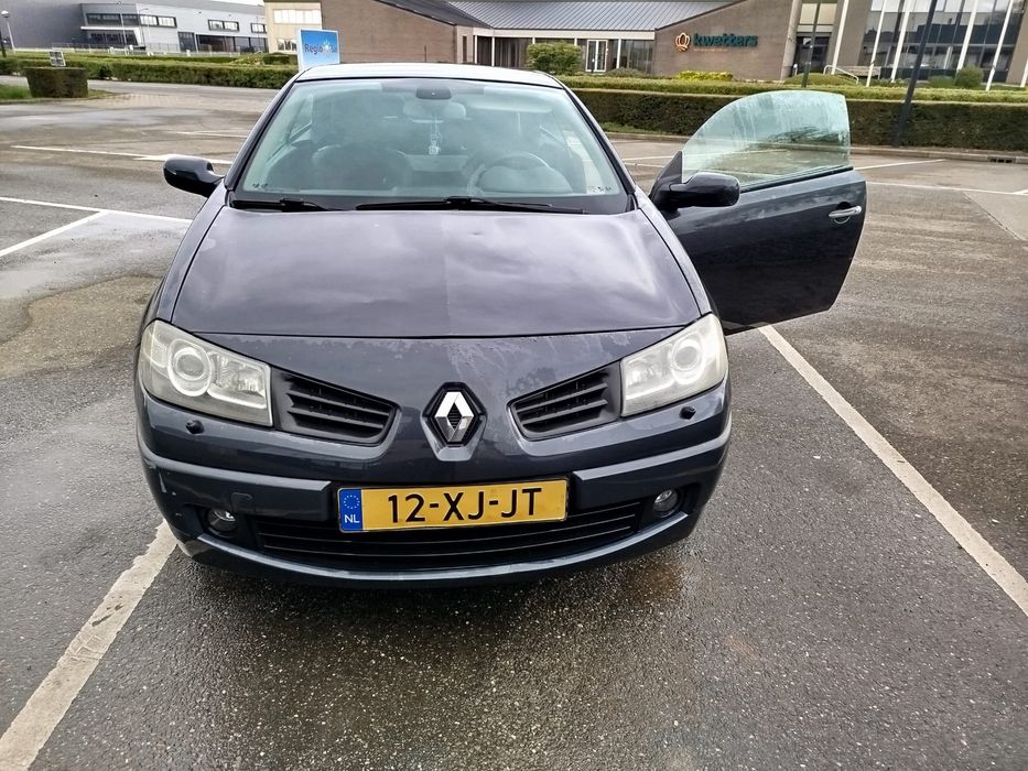 Vand  sau schimb renault decapotabil