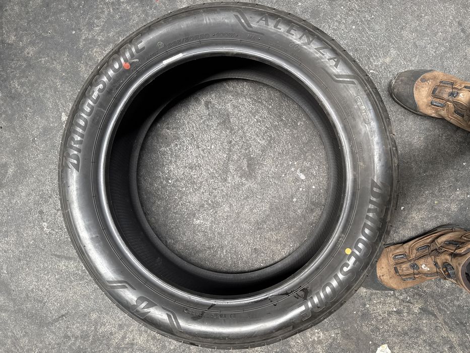 235/50/20 Bridgestone Alenza 001 100W