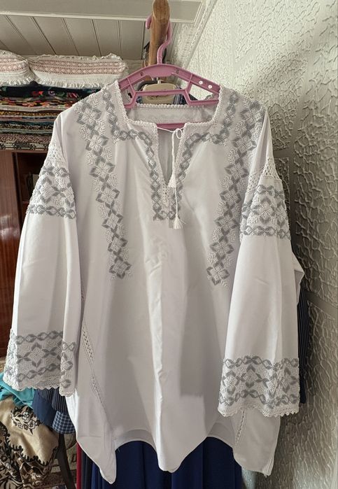 Cămașa tradițională de pânză, unisex, cusută cu mărgele de bunica mea. Preț negociabil