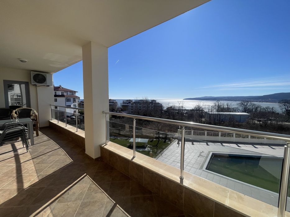 3 стаен с морск гледка