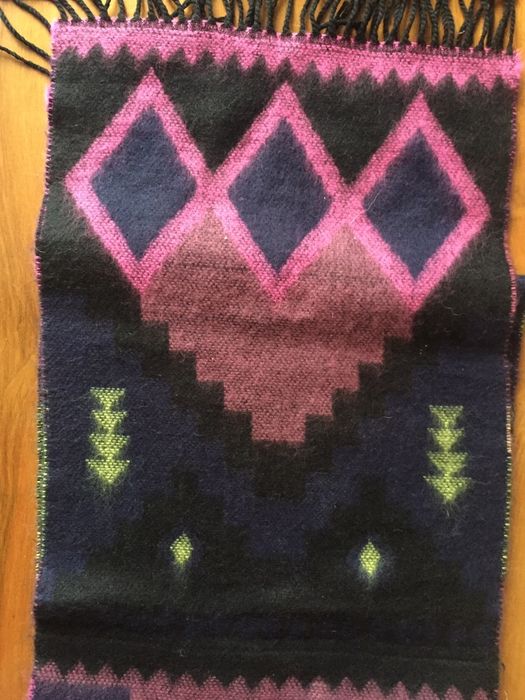 Продавам елегантен качествен шал