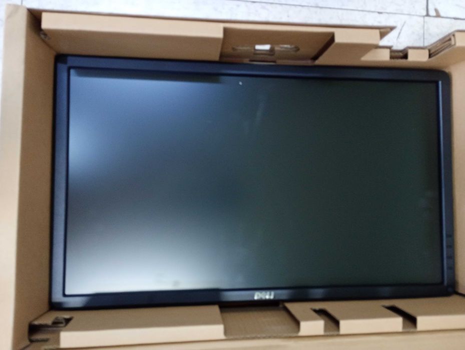Monitor DELL 23 inchi, model E2314HF, in stare noua.