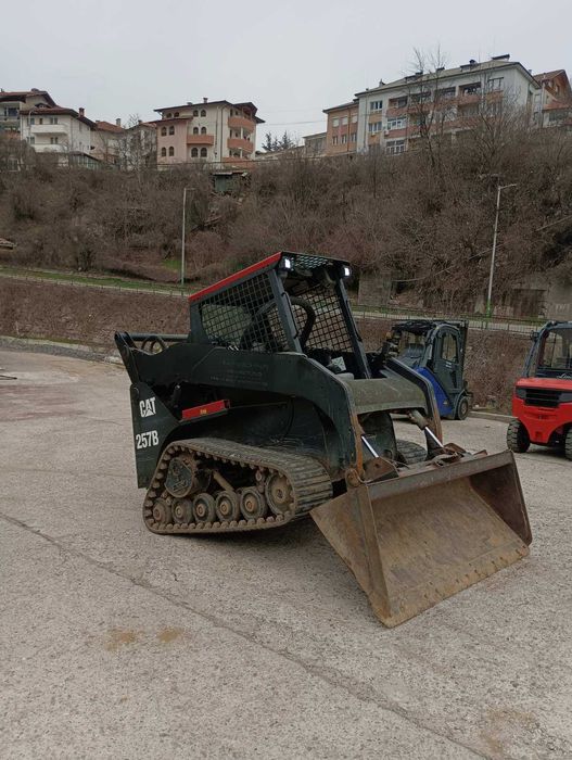 Миничелен товарач CAT 257B