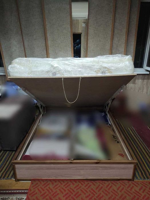 Двуспальная кровать+ матрас