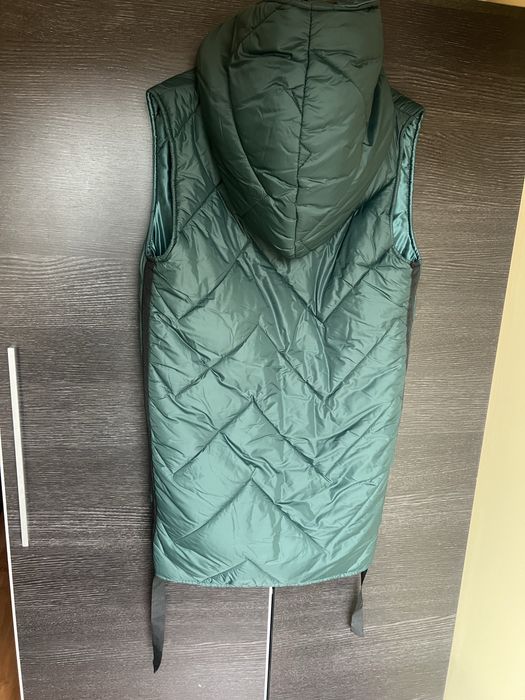 Зелен дълъг мъжки елек.