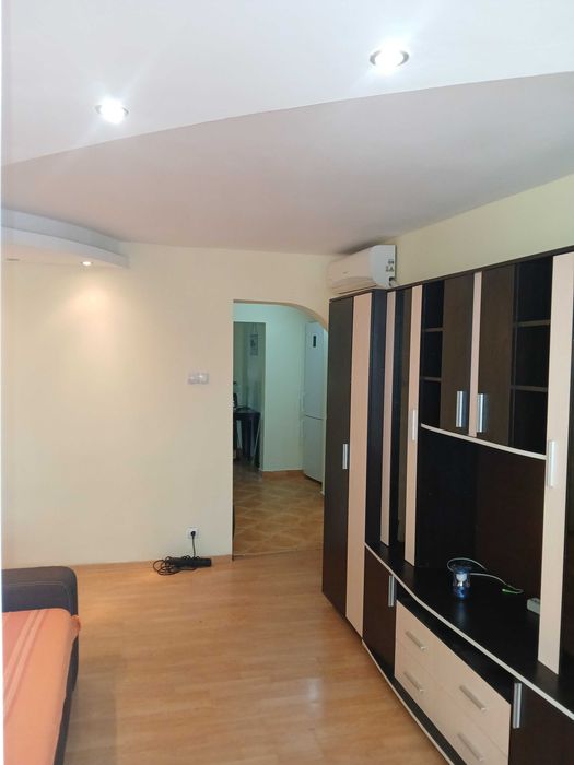 Proprietar: Închiriez apartament 2 camere, decomandat,complet utilat, parcare – 7 min Metrou Piața Sudului