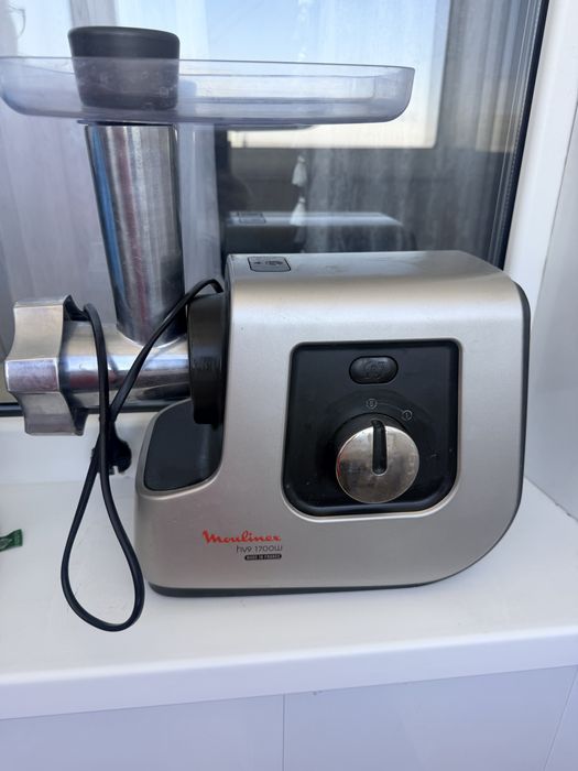 Продам мясорубку moulinex