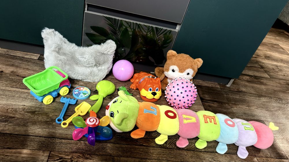 Игрушки много разные