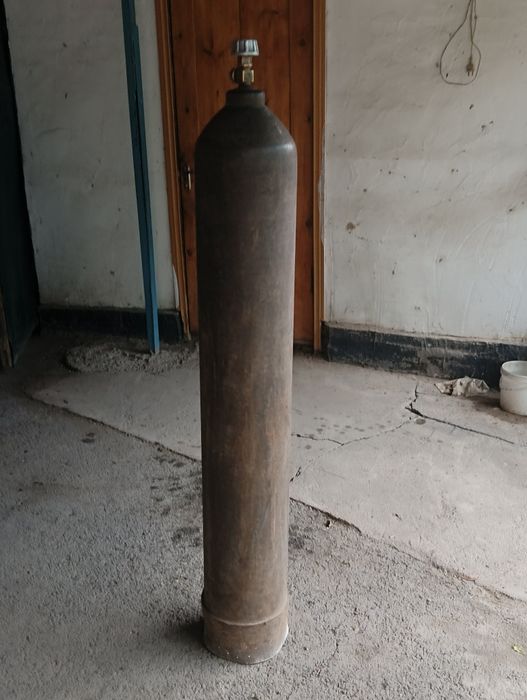 Продам кислородный баллон бу.