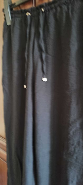 Pantaloni cu crac larg