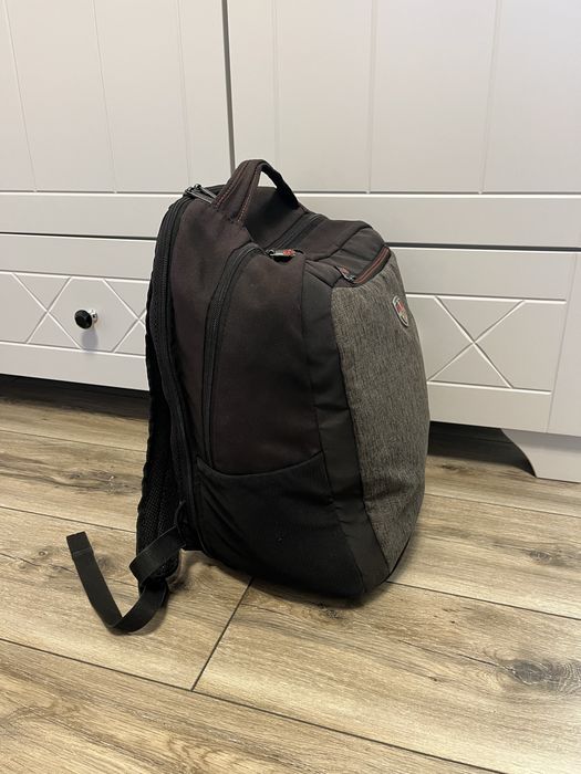 Ghiozdan/rucsac Ellehammer pentru laptop.