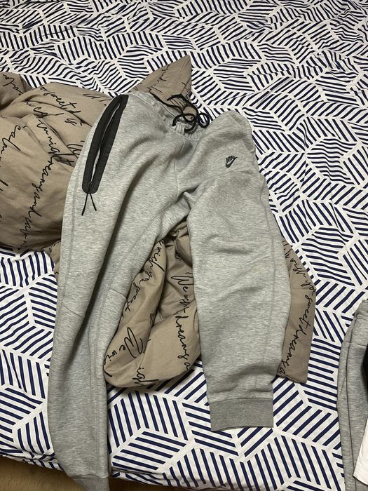 Nike tech fleece L