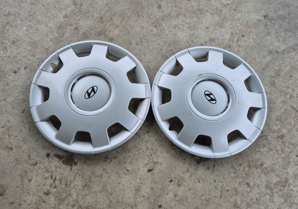 Vând două capace de Hyundai R16