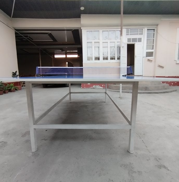 Stol tennisi sotiladi raketkalari bilan