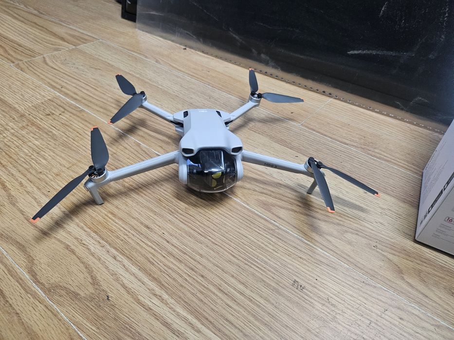 Vand Drona Dji Mini 3 noua cu garanție Dji Care