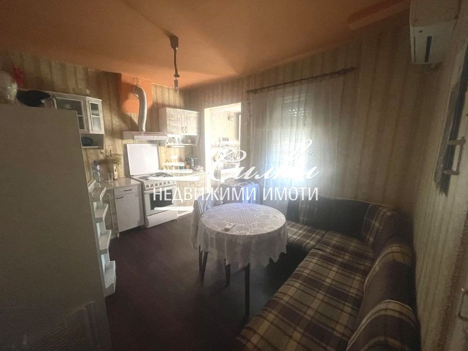 Тухлен ЕТАЖ от къща - кв. Център