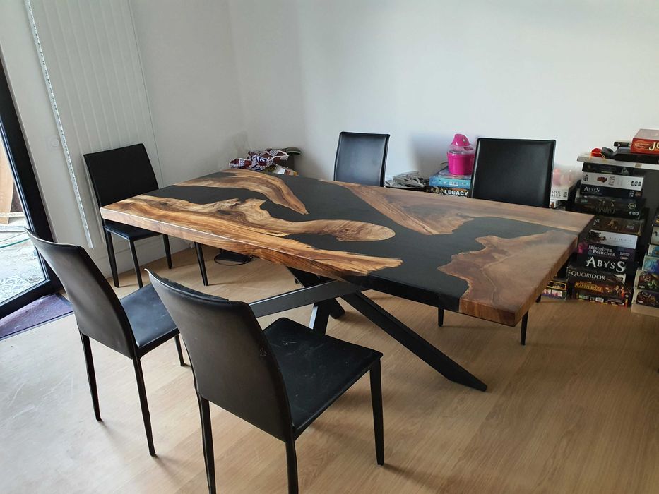 Маси и плотове от масивна дървесина и епоксидна смола