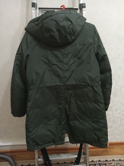 Продам пуховик женский.