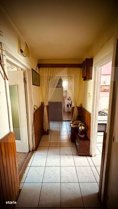 Apartament cu 3 camere si balcon, decoamandat, spatios si calduros in