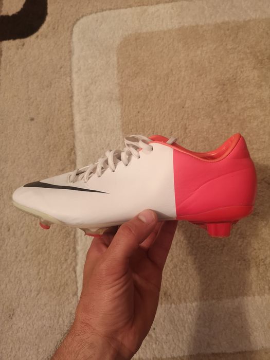 Vând ghete de fotbal Nike Mercurial