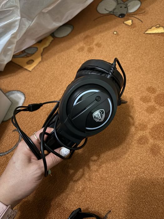 Слушалки ,3D очила и клавиатура