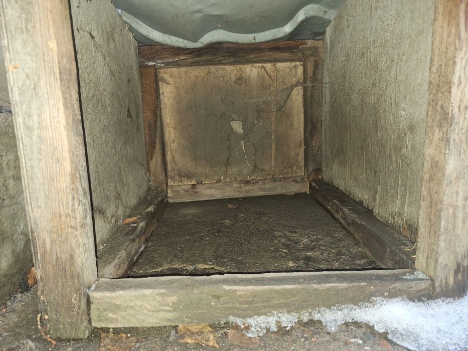 Собачья будка из дерева