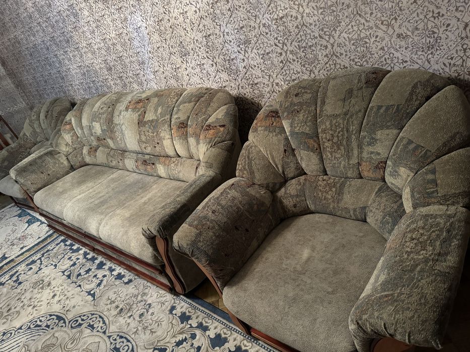 Продаю диван и два кресла