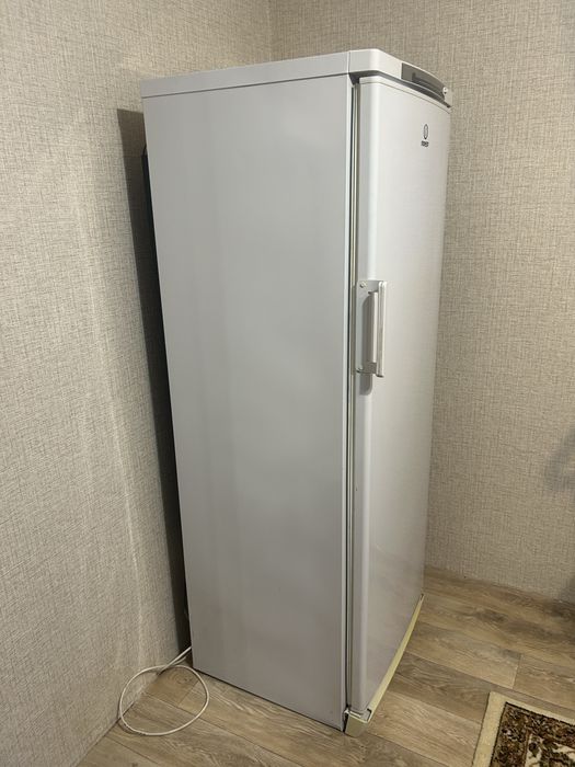 Продается морозильник Indesit