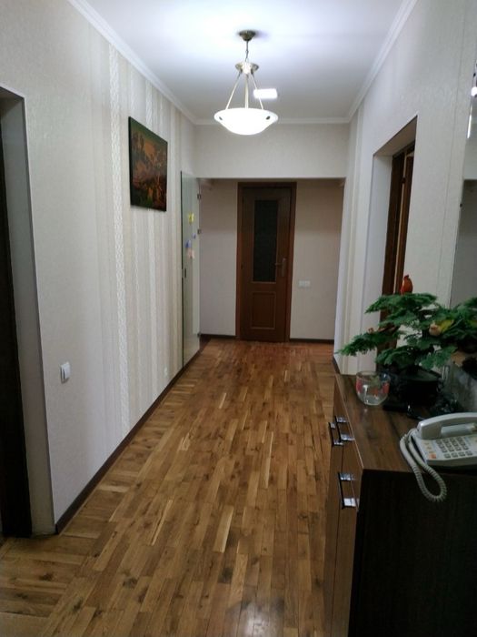 Продаётся Амира Темура 105 кв