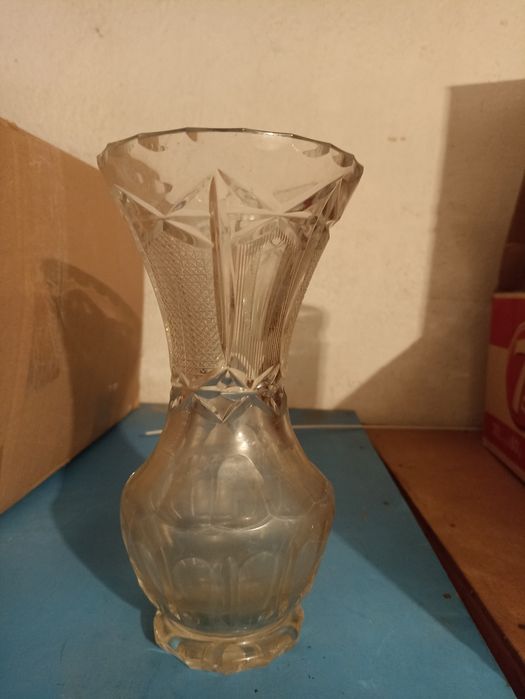 Кристална ваза с орнаменти