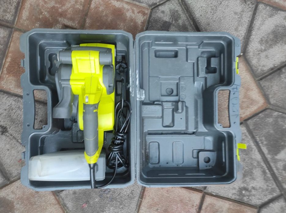 Slefuitor cu aspirator  RYOBI  EBS 800V