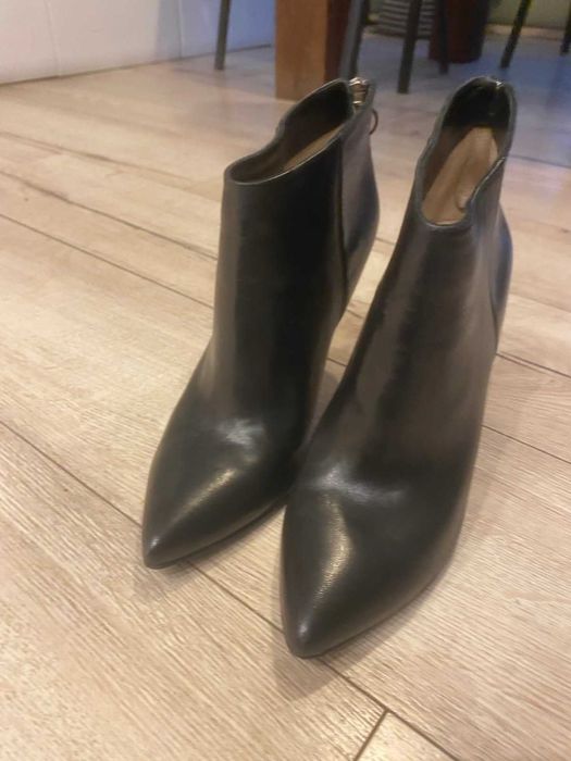 Продавам дамски боти и обувки