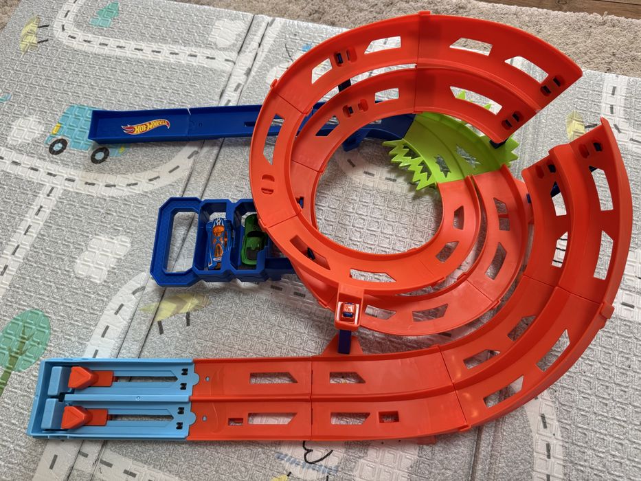 Писта на Hot wheels