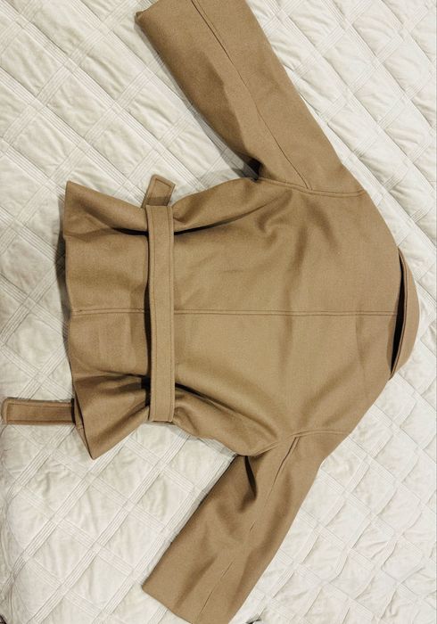 Продам полупальто новое