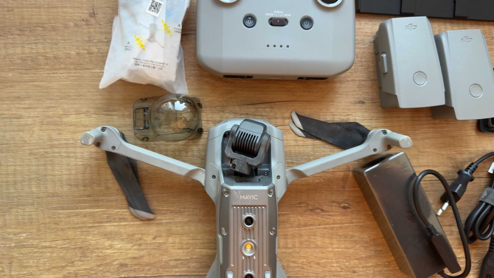 DJI Mavic Air 2 – Fly More Combo (model MA2UE3W)