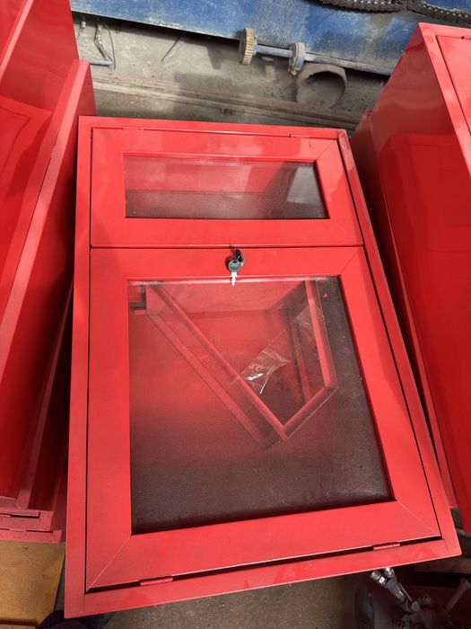 Пожарные шкафы в ассортименте. Есть разные виды и под заказ