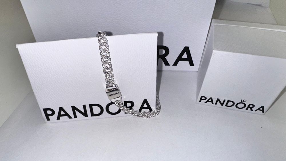 Brățară Pandora cu lanț cubanez cu elemente în stil pavé
Argint 925
81