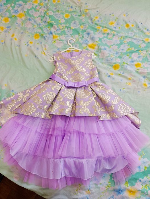 Нарядное платье на девочку 6-9 лет