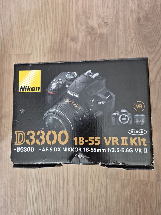 Фотоапарат Nikon D3300 с два обектива и подарък статив HAMA