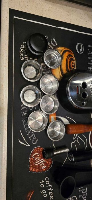 Кофеварка Delonghi EC 685 M серебристый