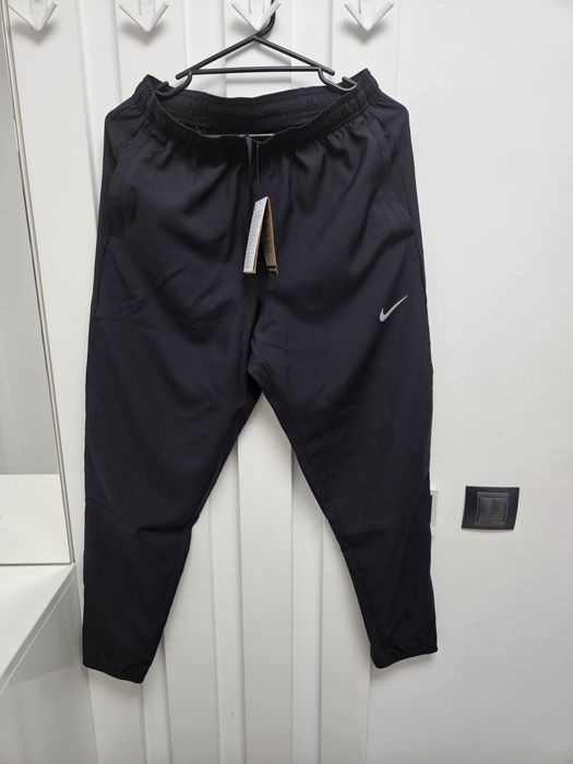 Pantaloni Nike jogger noi etichetă